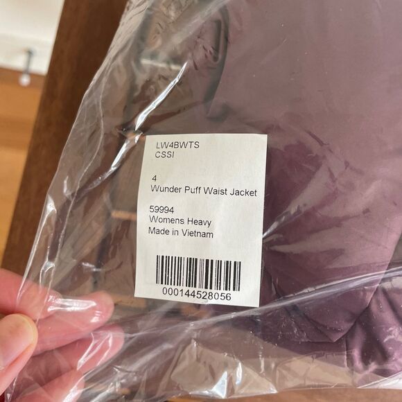 NWT Lululemon Wunder Puff Waist Jacket Cassis Women Size 4 - Picture 14 of 16